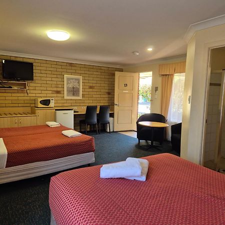 טוומבה Cotswold Motor Inn מראה חיצוני תמונה