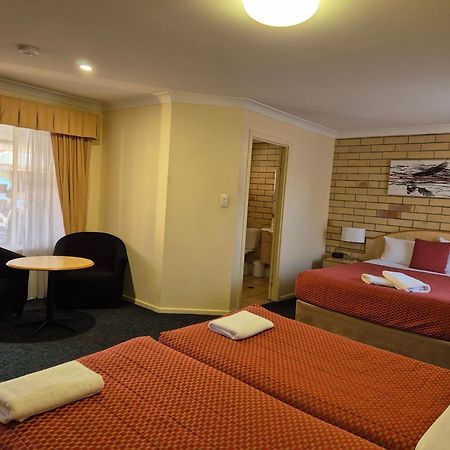 טוומבה Cotswold Motor Inn מראה חיצוני תמונה