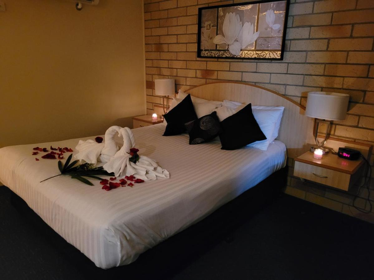 טוומבה Cotswold Motor Inn מראה חיצוני תמונה