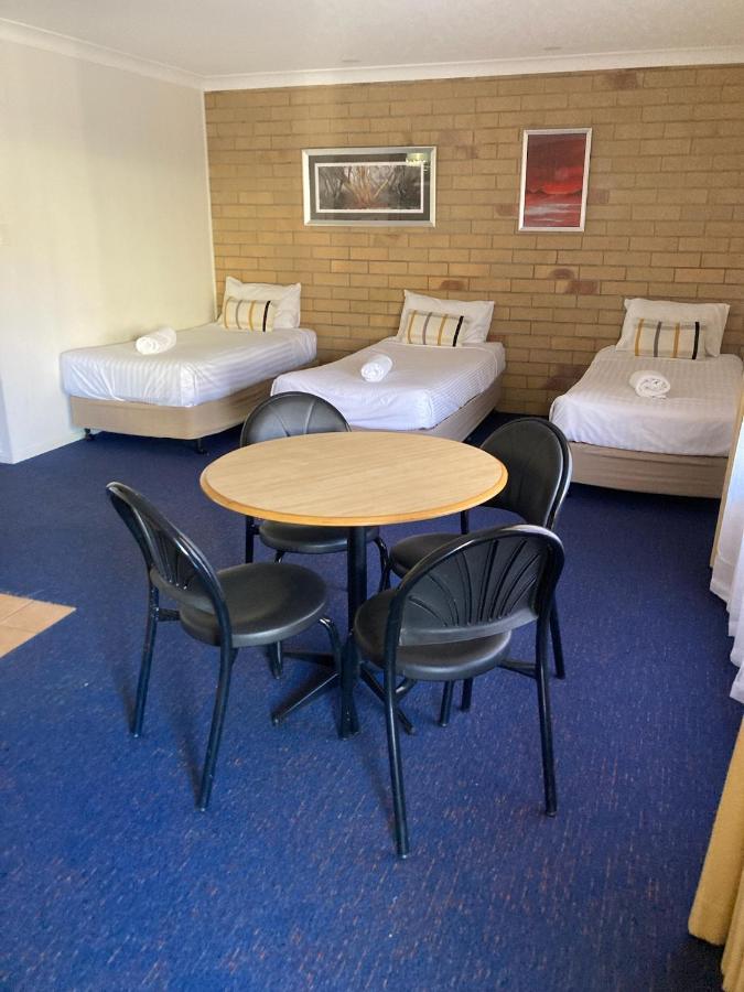 טוומבה Cotswold Motor Inn מראה חיצוני תמונה
