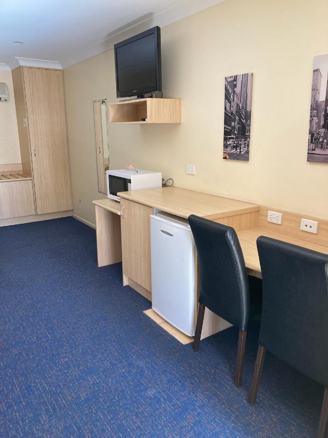 טוומבה Cotswold Motor Inn מראה חיצוני תמונה