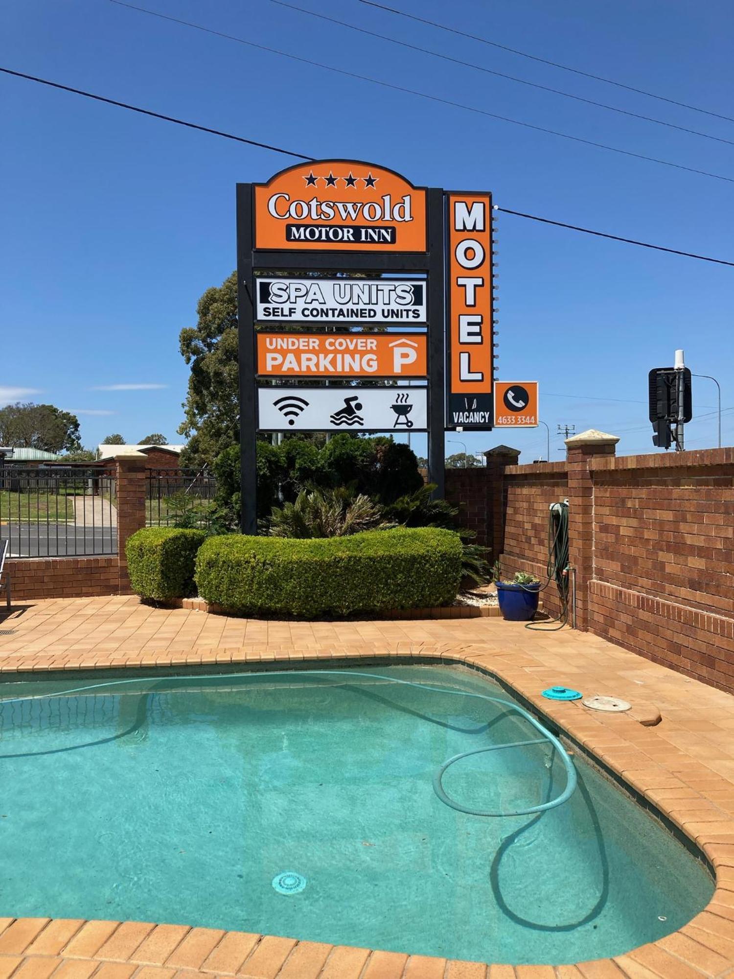 טוומבה Cotswold Motor Inn מראה חיצוני תמונה