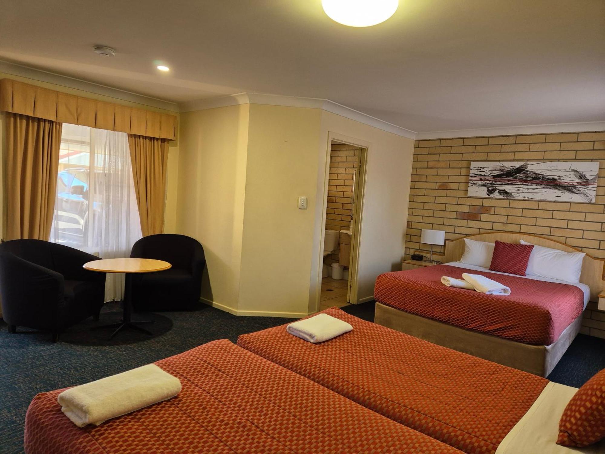 טוומבה Cotswold Motor Inn מראה חיצוני תמונה