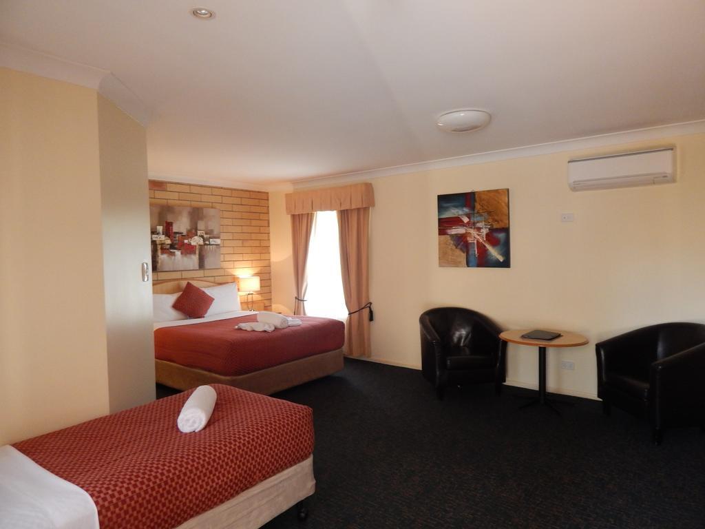 טוומבה Cotswold Motor Inn מראה חיצוני תמונה