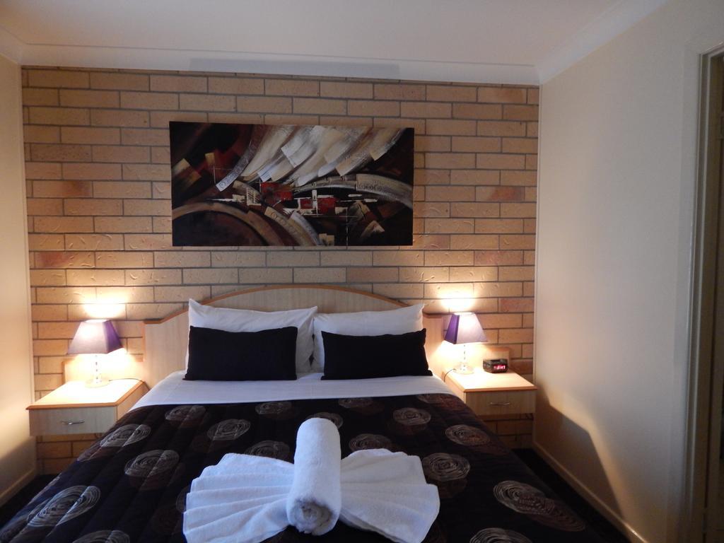 טוומבה Cotswold Motor Inn מראה חיצוני תמונה