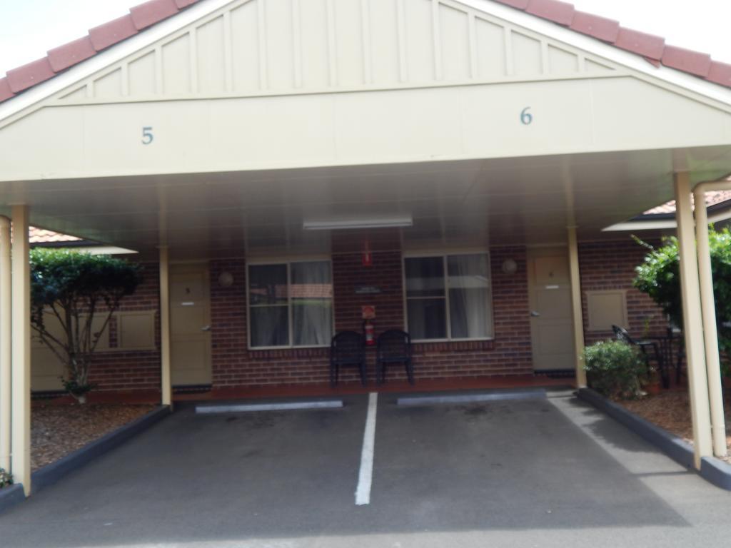 טוומבה Cotswold Motor Inn מראה חיצוני תמונה