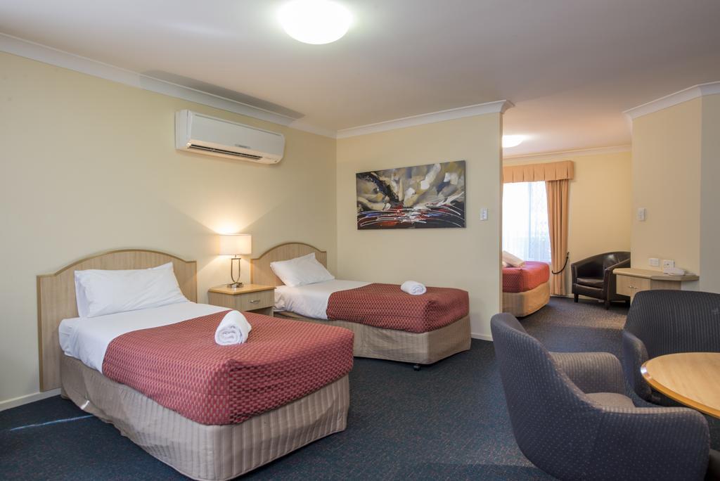 טוומבה Cotswold Motor Inn מראה חיצוני תמונה