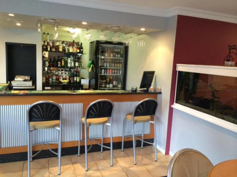 טוומבה Cotswold Motor Inn מראה חיצוני תמונה