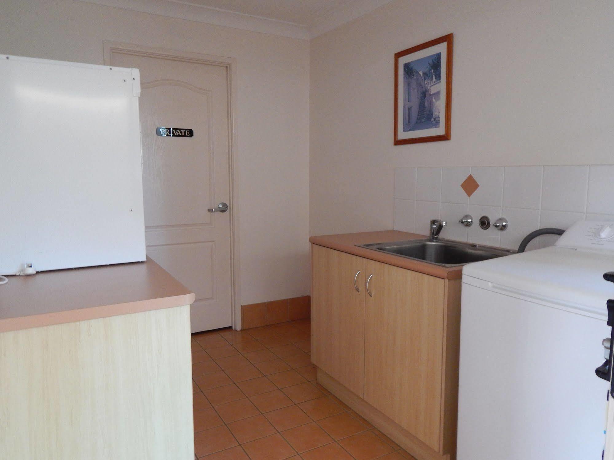 טוומבה Cotswold Motor Inn מראה חיצוני תמונה