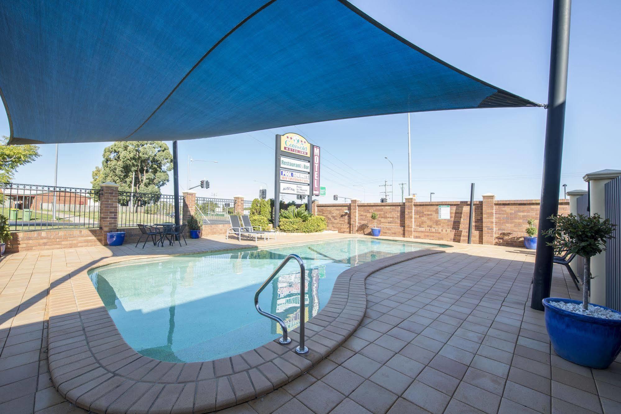 טוומבה Cotswold Motor Inn מראה חיצוני תמונה